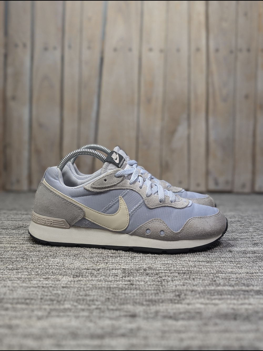 Nike Women's Venture Runner in "Ghost"- Light Blue/Gray Size 8.5 Women